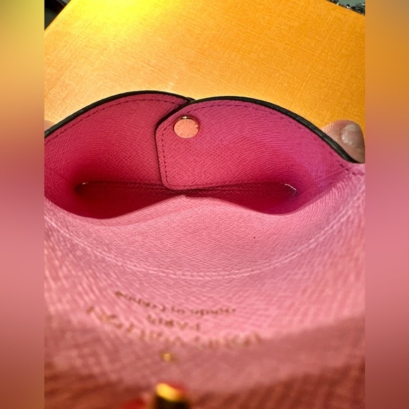 2023 Christmas Kiragami featuring a "Vivienne on a sled" Card Case -LK new - Picture 4 of 12